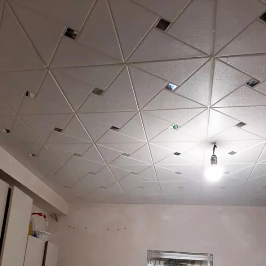 Самоклеюча 3D панель «Білий ромб зі сріблом» 700×700×6,5 мм (565)