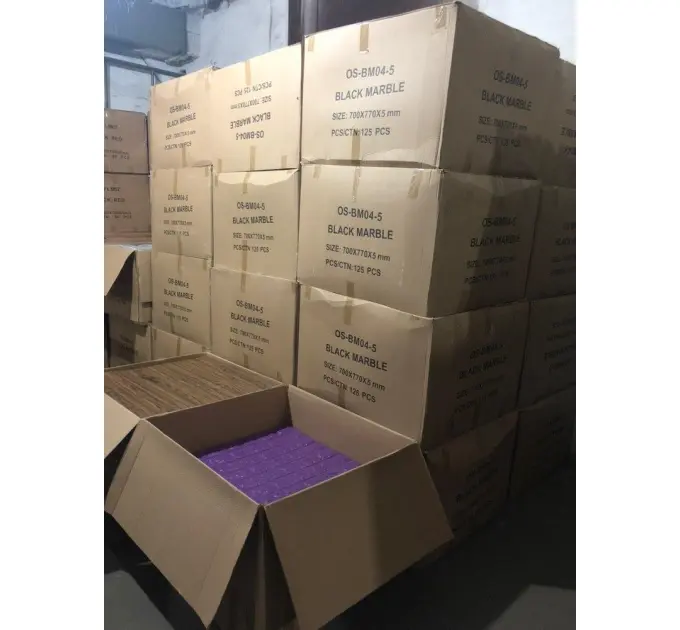 Самоклеюча декоративна 3D панель 